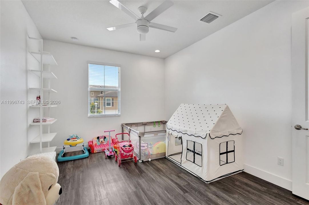 Recently Rented: $5,000 (3 beds, 2 baths, 2144 Square Feet)