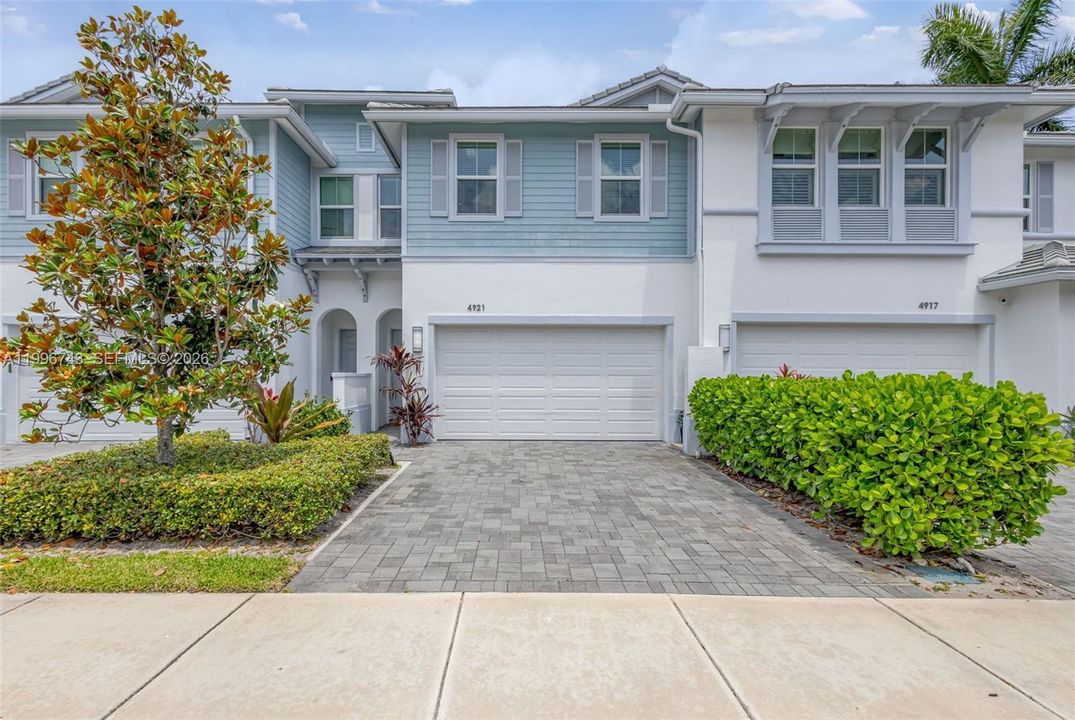 Recently Rented: $5,000 (3 beds, 2 baths, 2144 Square Feet)