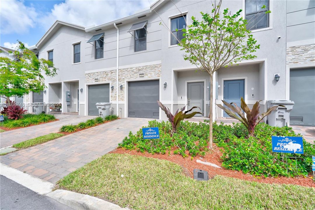 For Sale: $462,000 (3 beds, 2 baths, 1597 Square Feet)