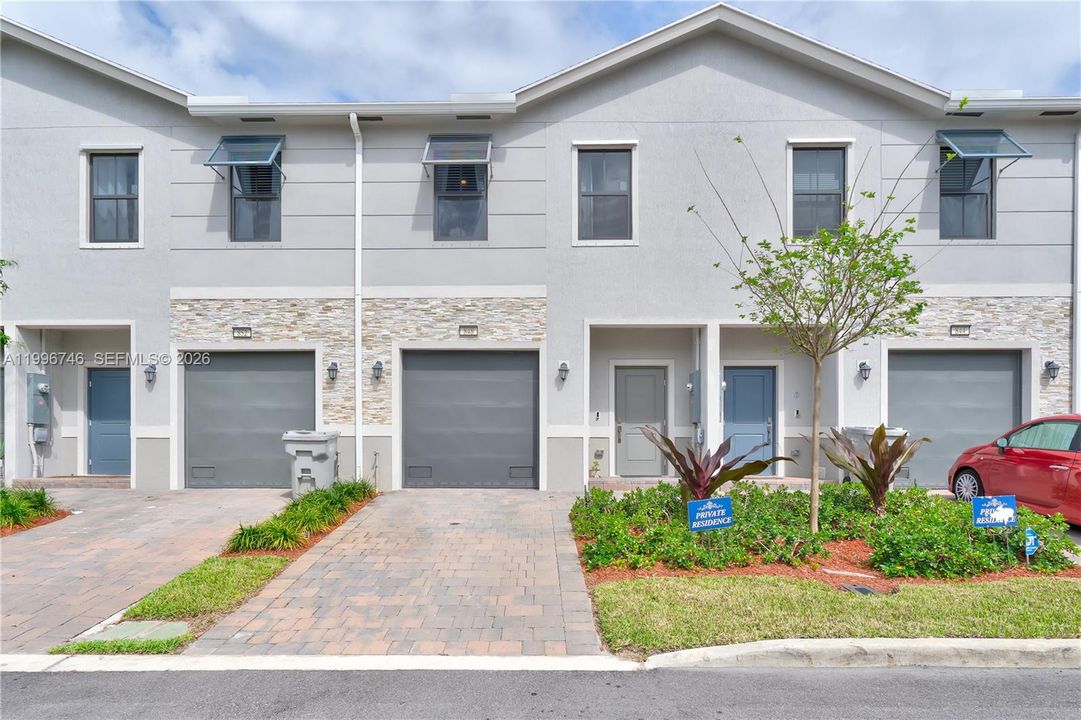 For Sale: $462,000 (3 beds, 2 baths, 1597 Square Feet)