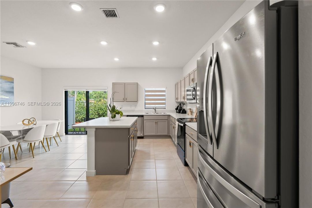 For Sale: $462,000 (3 beds, 2 baths, 1597 Square Feet)