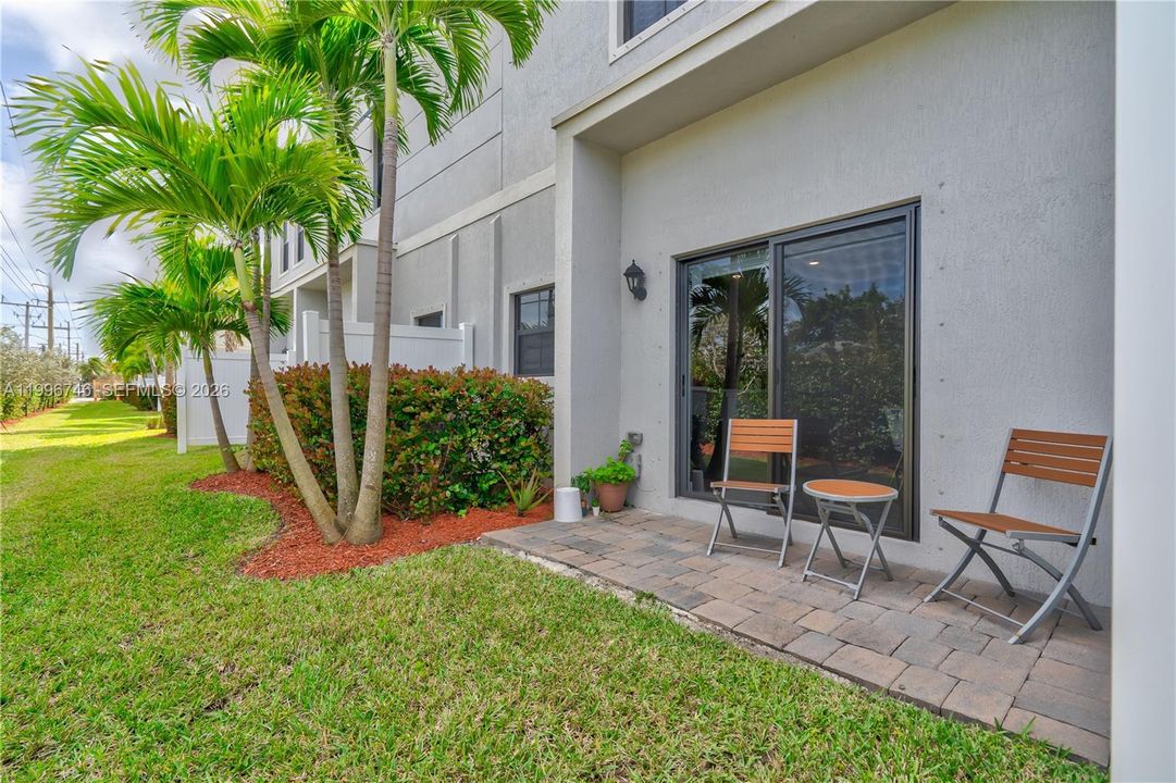 For Sale: $462,000 (3 beds, 2 baths, 1597 Square Feet)