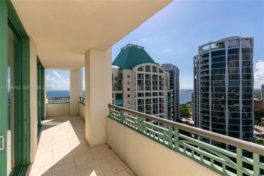 Active With Contract: $20,000 (3 beds, 3 baths, 2607 Square Feet)