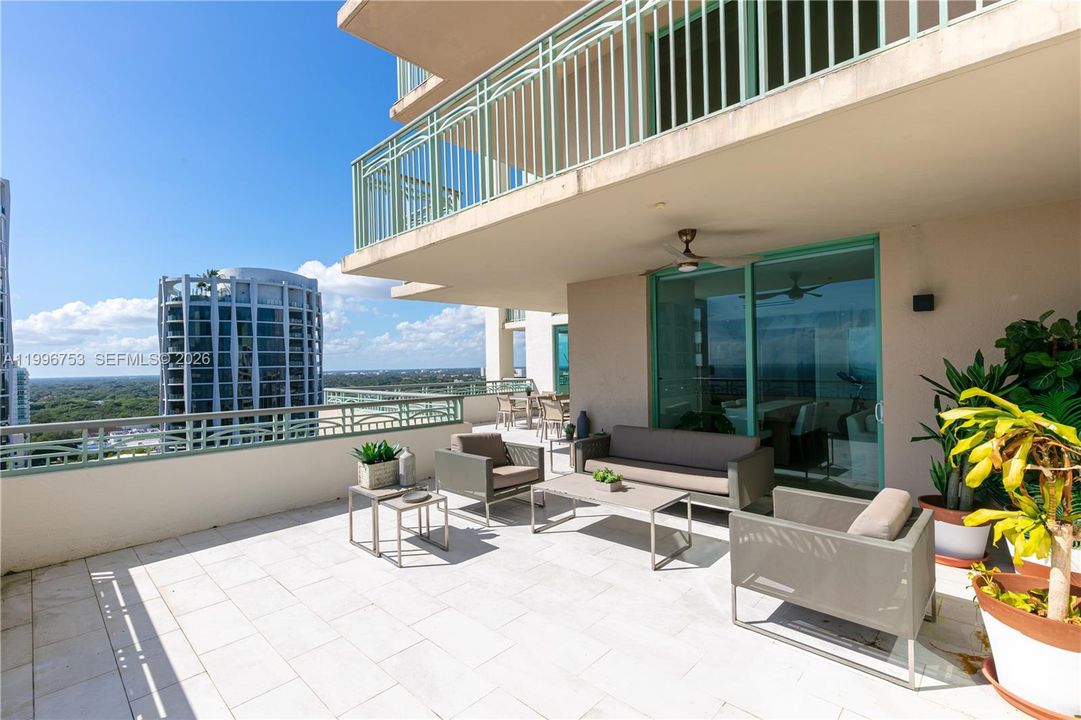 Active With Contract: $20,000 (3 beds, 3 baths, 2607 Square Feet)