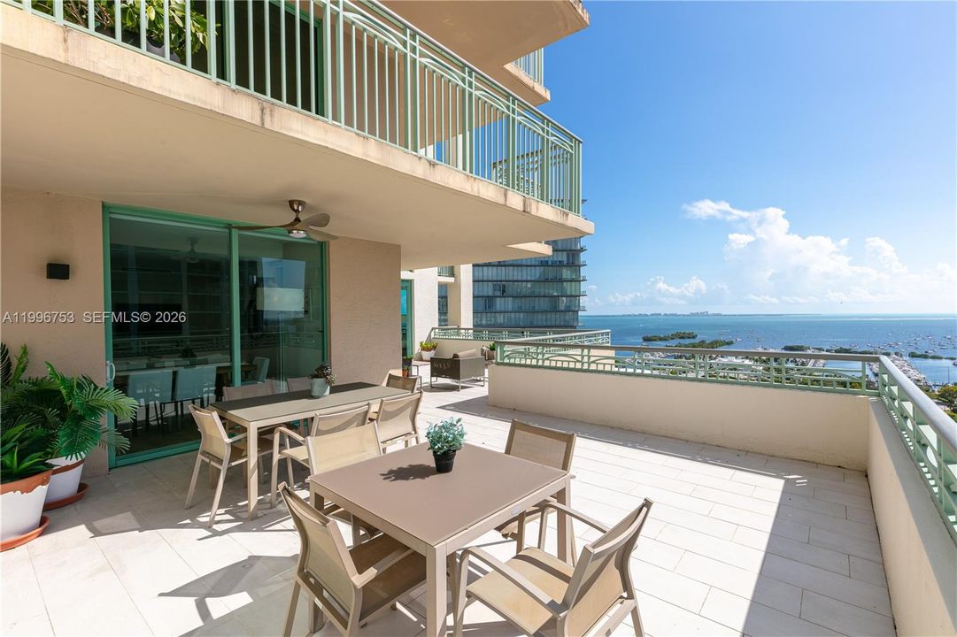 Active With Contract: $20,000 (3 beds, 3 baths, 2607 Square Feet)
