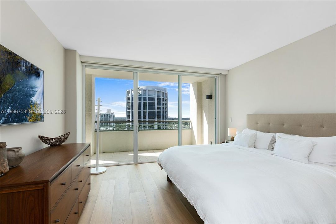 Active With Contract: $20,000 (3 beds, 3 baths, 2607 Square Feet)