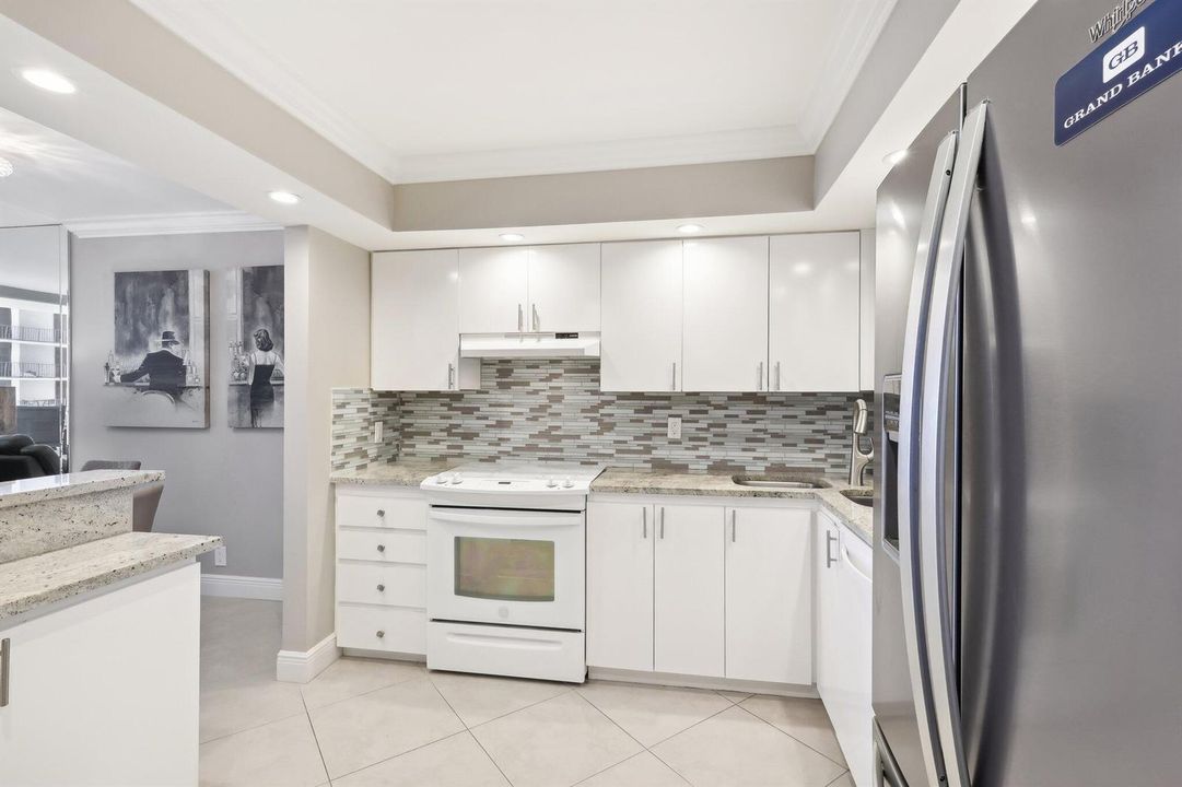 19-web-or-mls-N Ocean Dr 903-019