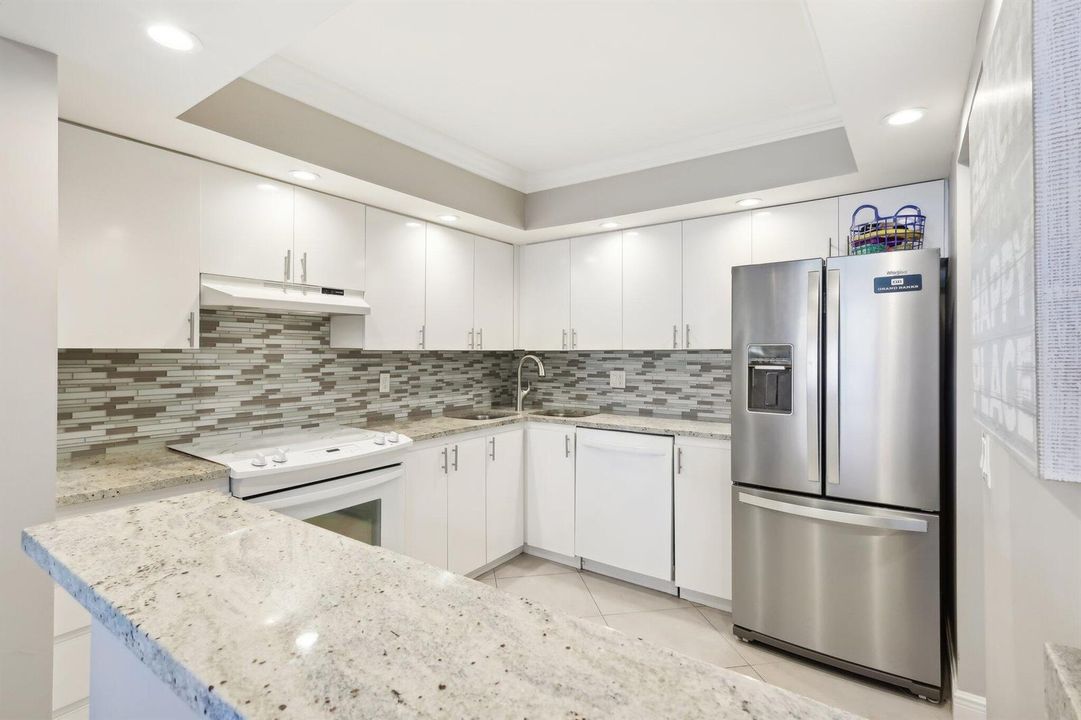 18-web-or-mls-N Ocean Dr 903-018