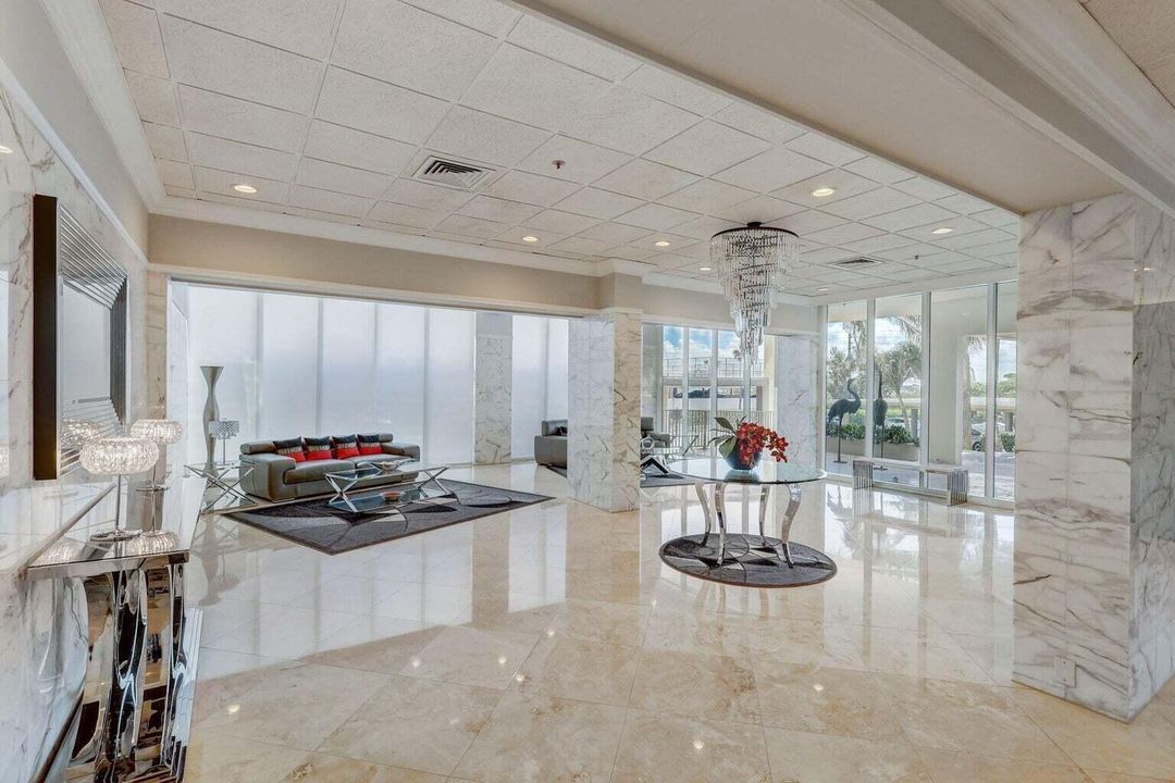 Aquarius_Lobby_Wide