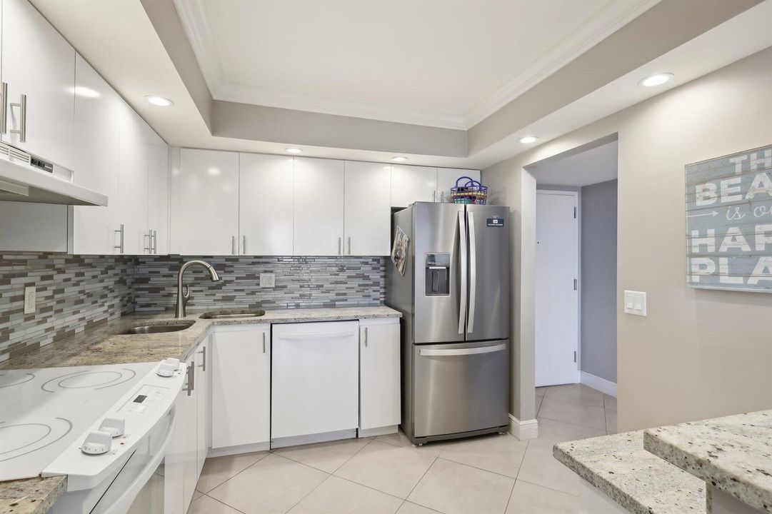 17-web-or-mls-N Ocean Dr 903-017