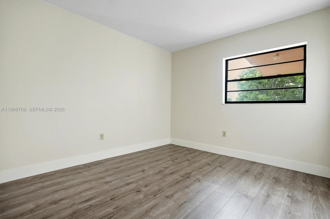 Active With Contract: $315,000 (2 beds, 2 baths, 893 Square Feet)