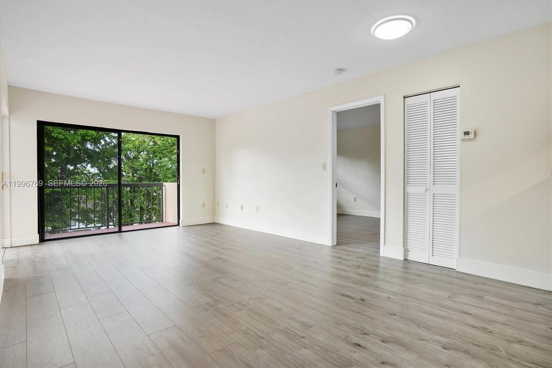 Active With Contract: $315,000 (2 beds, 2 baths, 893 Square Feet)