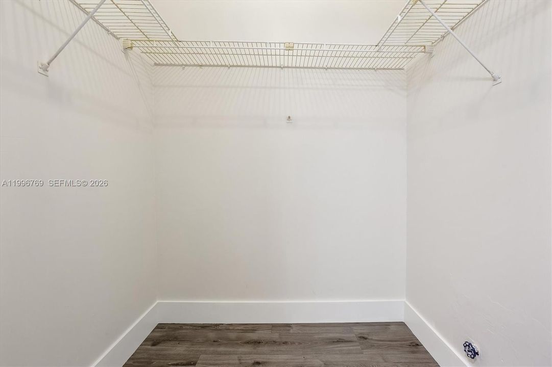 Active With Contract: $315,000 (2 beds, 2 baths, 893 Square Feet)