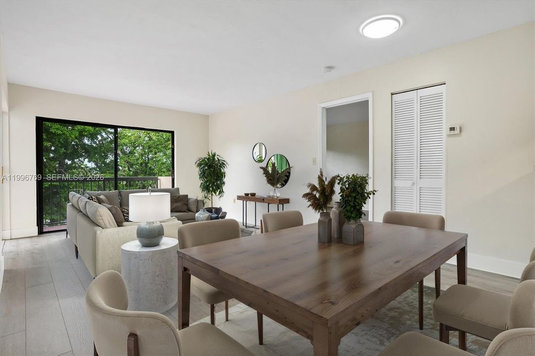 Active With Contract: $315,000 (2 beds, 2 baths, 893 Square Feet)