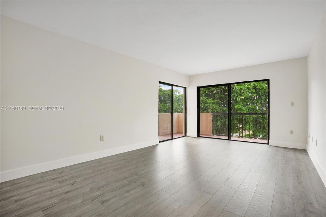 Active With Contract: $315,000 (2 beds, 2 baths, 893 Square Feet)
