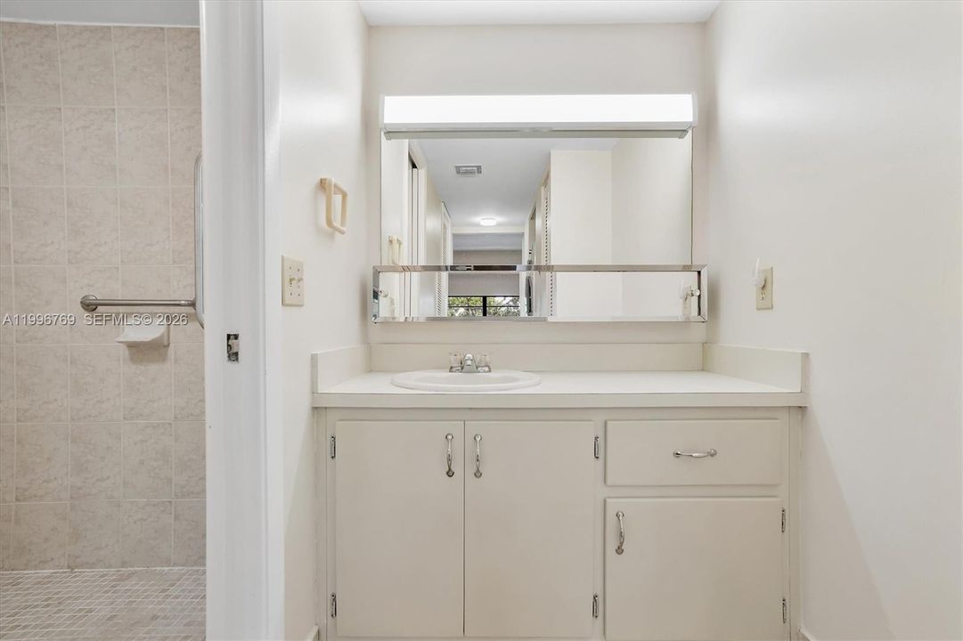 Active With Contract: $315,000 (2 beds, 2 baths, 893 Square Feet)
