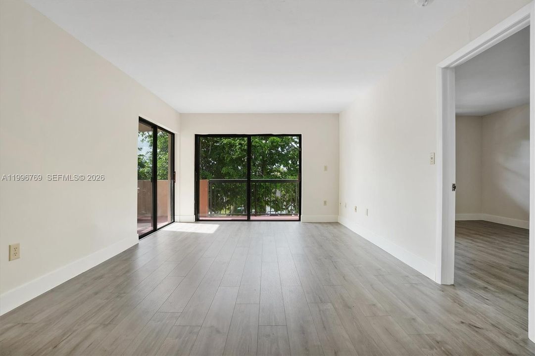 Active With Contract: $315,000 (2 beds, 2 baths, 893 Square Feet)