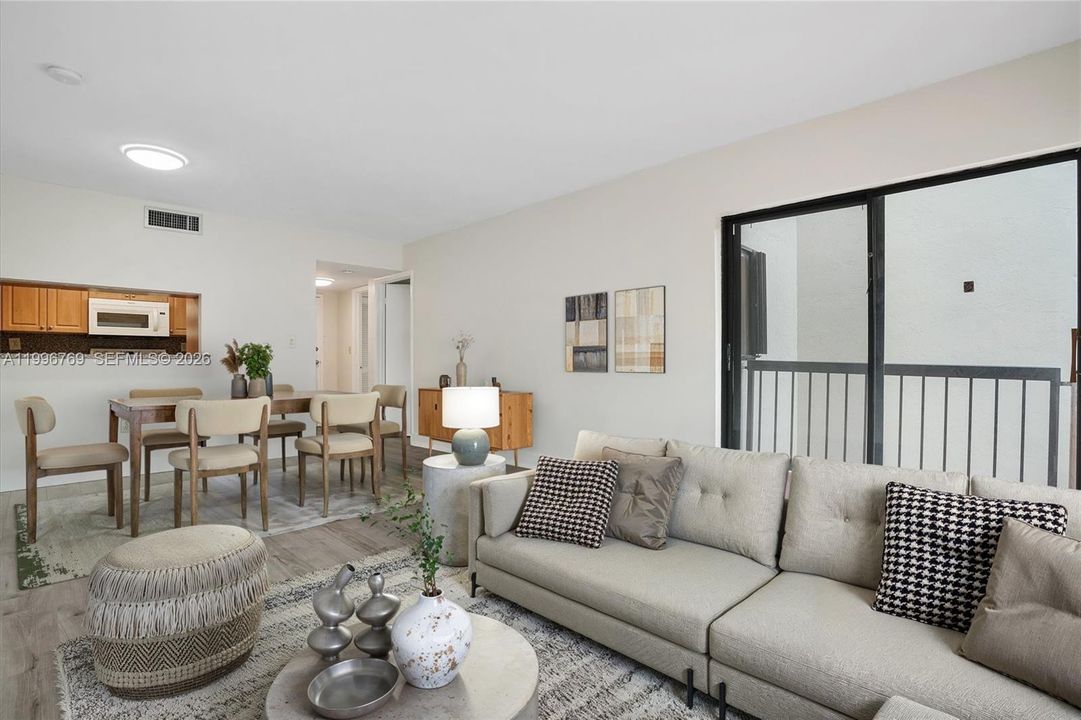 Active With Contract: $315,000 (2 beds, 2 baths, 893 Square Feet)