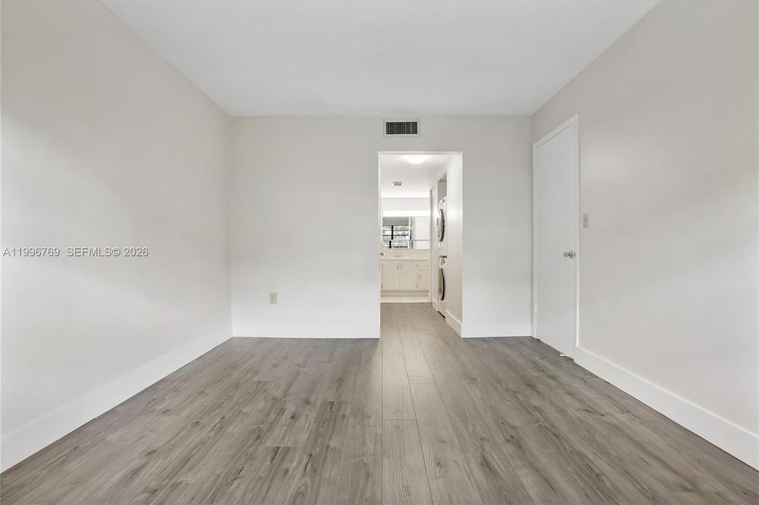 Active With Contract: $315,000 (2 beds, 2 baths, 893 Square Feet)