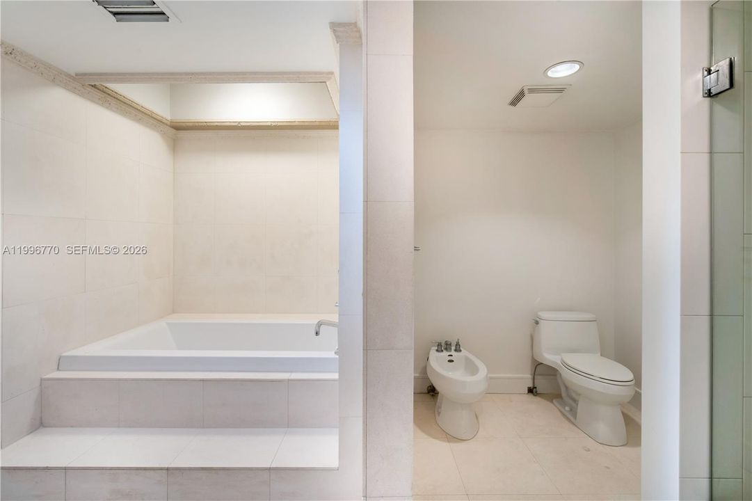Active With Contract: $6,500 (2 beds, 2 baths, 1720 Square Feet)