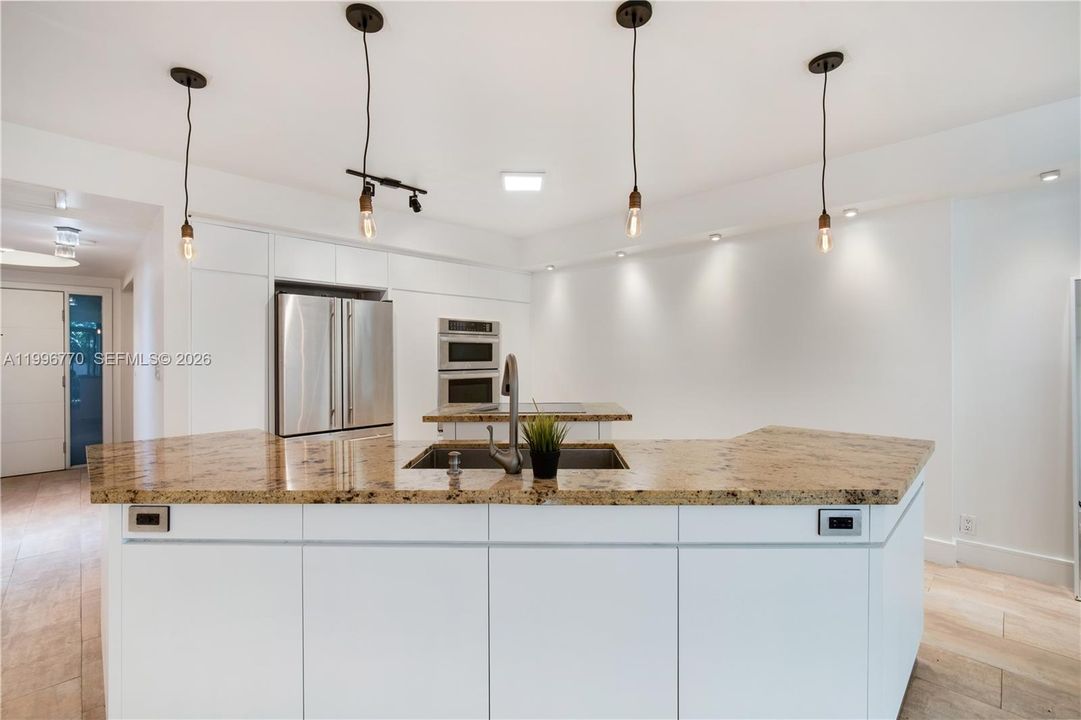 Active With Contract: $6,500 (2 beds, 2 baths, 1720 Square Feet)