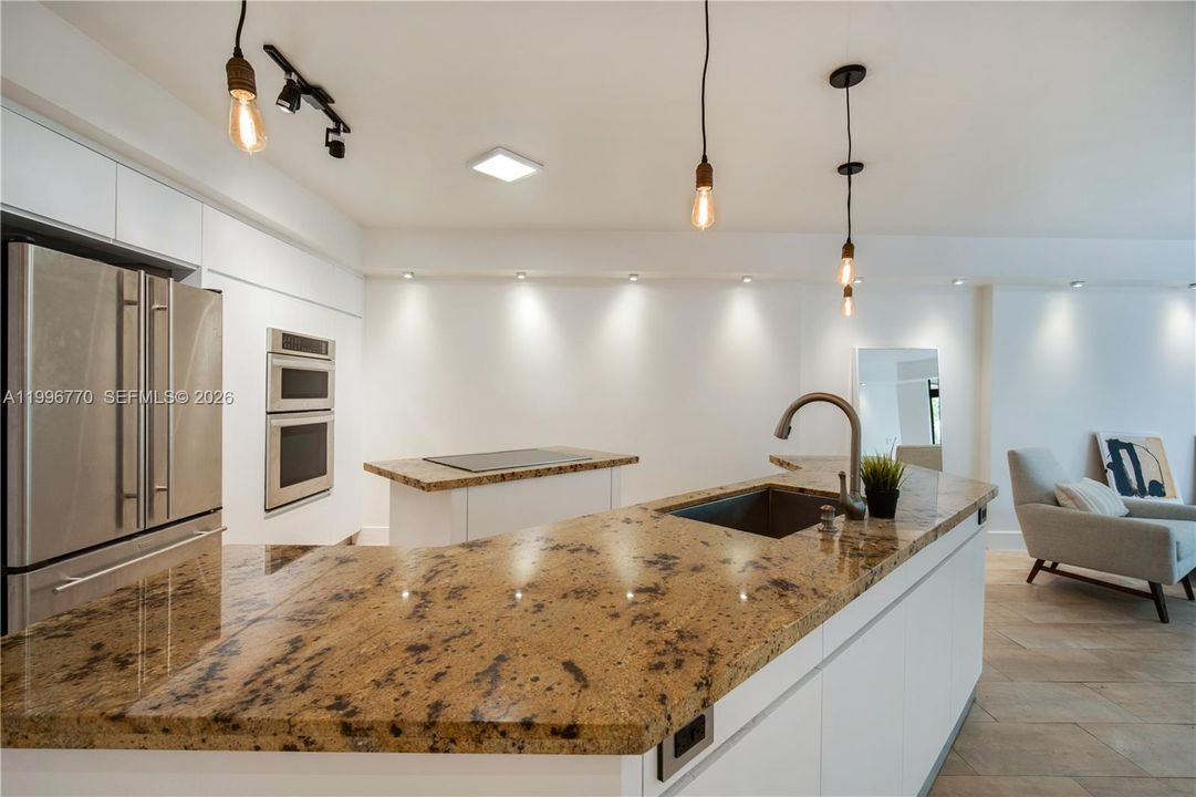 Active With Contract: $6,500 (2 beds, 2 baths, 1720 Square Feet)