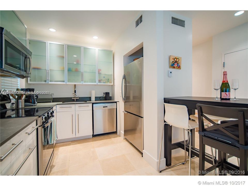 Recently Sold: $244,900 (1 beds, 1 baths, 650 Square Feet)