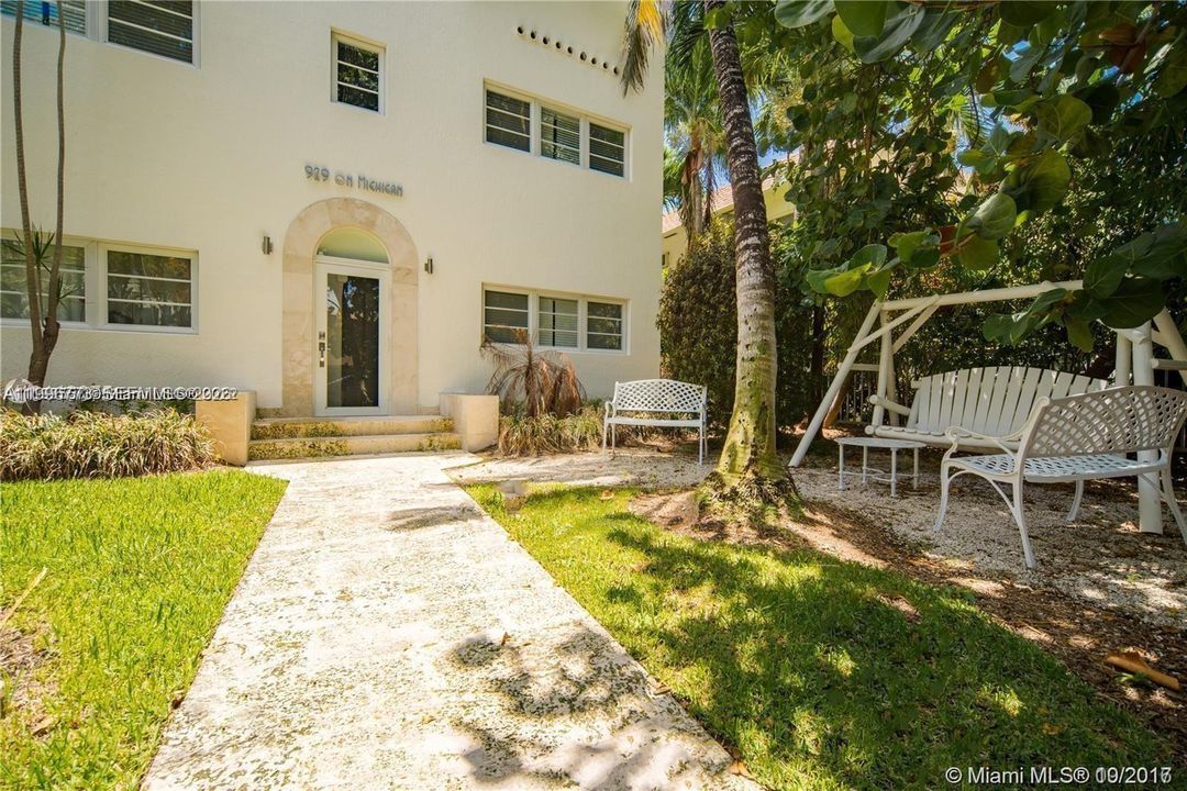 Recently Sold: $244,900 (1 beds, 1 baths, 650 Square Feet)