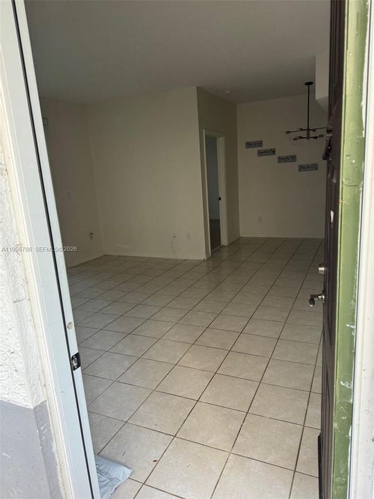 Под контрактом: $2,500 (2 спален, 2 ванн, 1409 Квадратных фут)
