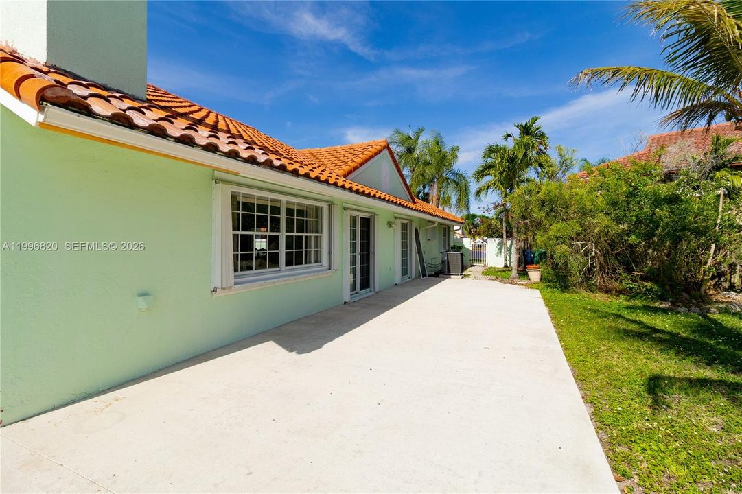 For Sale: $1,150,000 (3 beds, 3 baths, 2268 Square Feet)