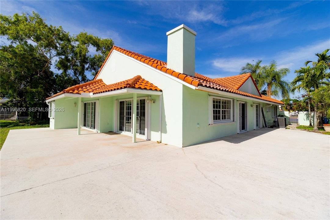 For Sale: $1,150,000 (3 beds, 3 baths, 2268 Square Feet)