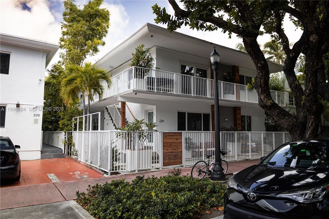 For Sale: $390,000 (1 beds, 1 baths, 644 Square Feet)