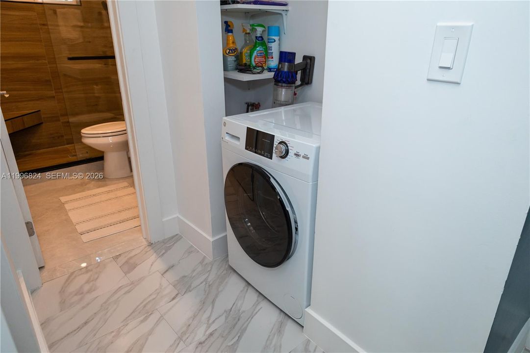 For Sale: $390,000 (1 beds, 1 baths, 644 Square Feet)