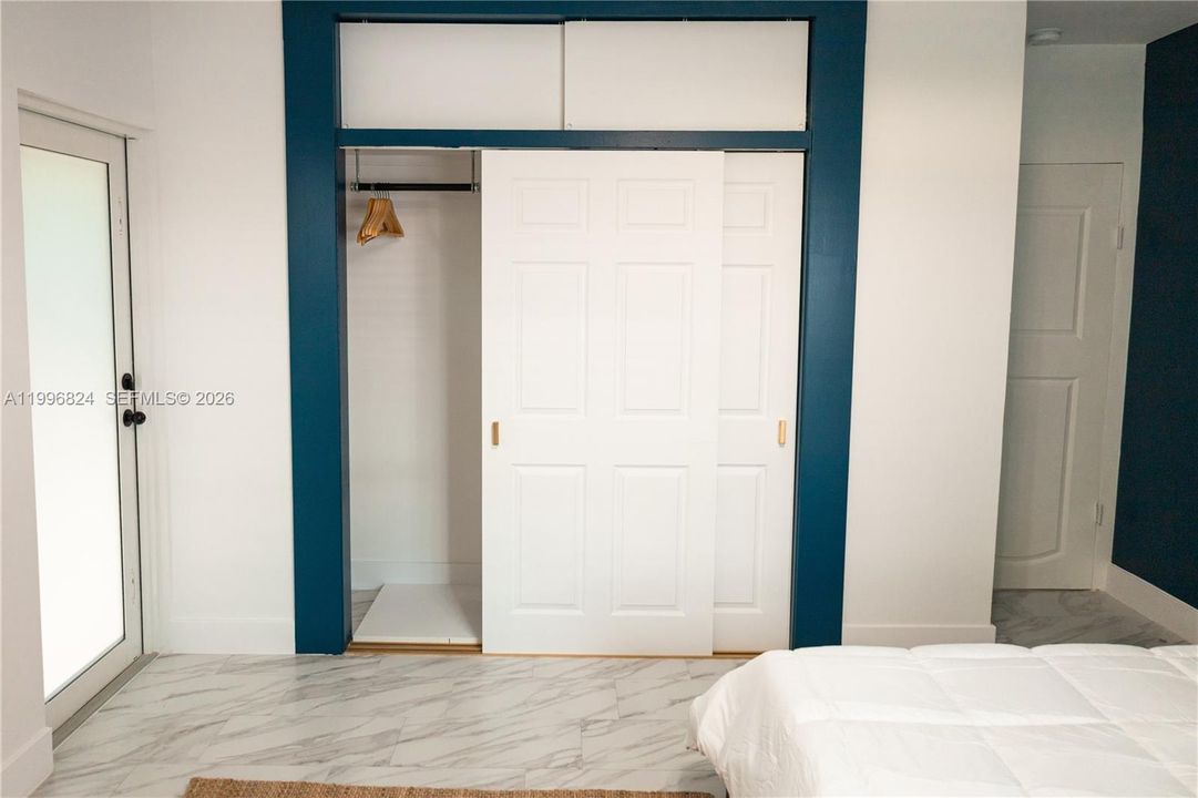 For Sale: $390,000 (1 beds, 1 baths, 644 Square Feet)