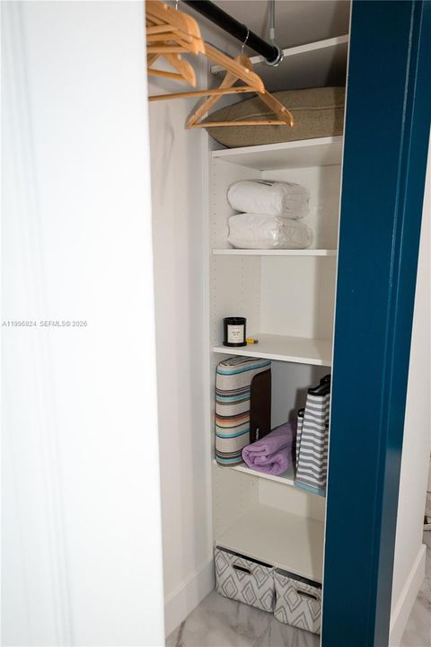 For Sale: $390,000 (1 beds, 1 baths, 644 Square Feet)