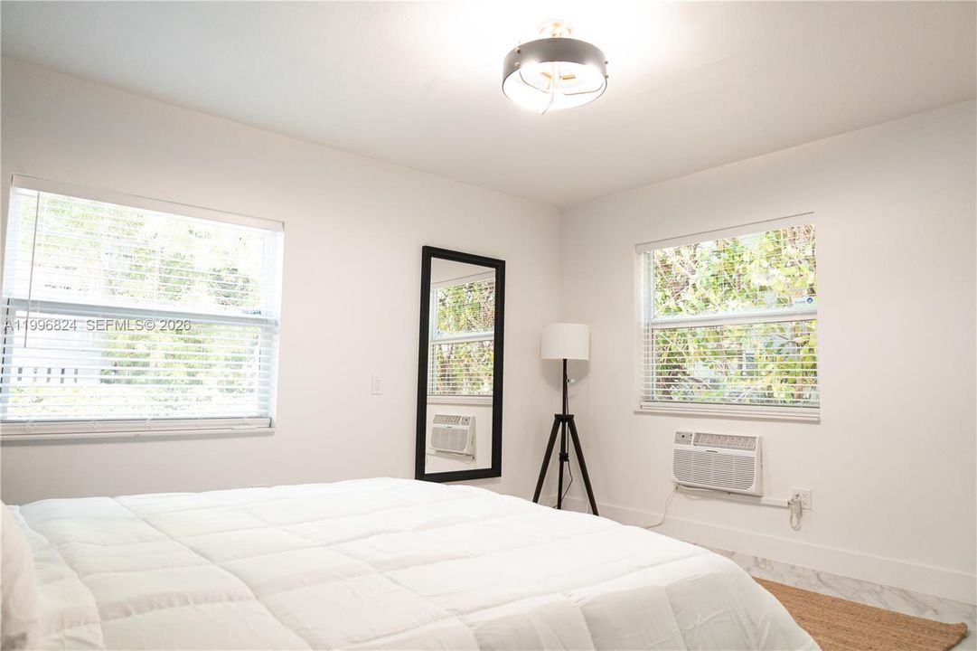 For Sale: $390,000 (1 beds, 1 baths, 644 Square Feet)
