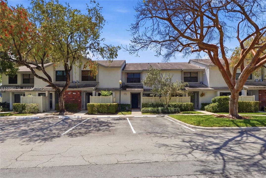 For Sale: $299,000 (2 beds, 2 baths, 1355 Square Feet)