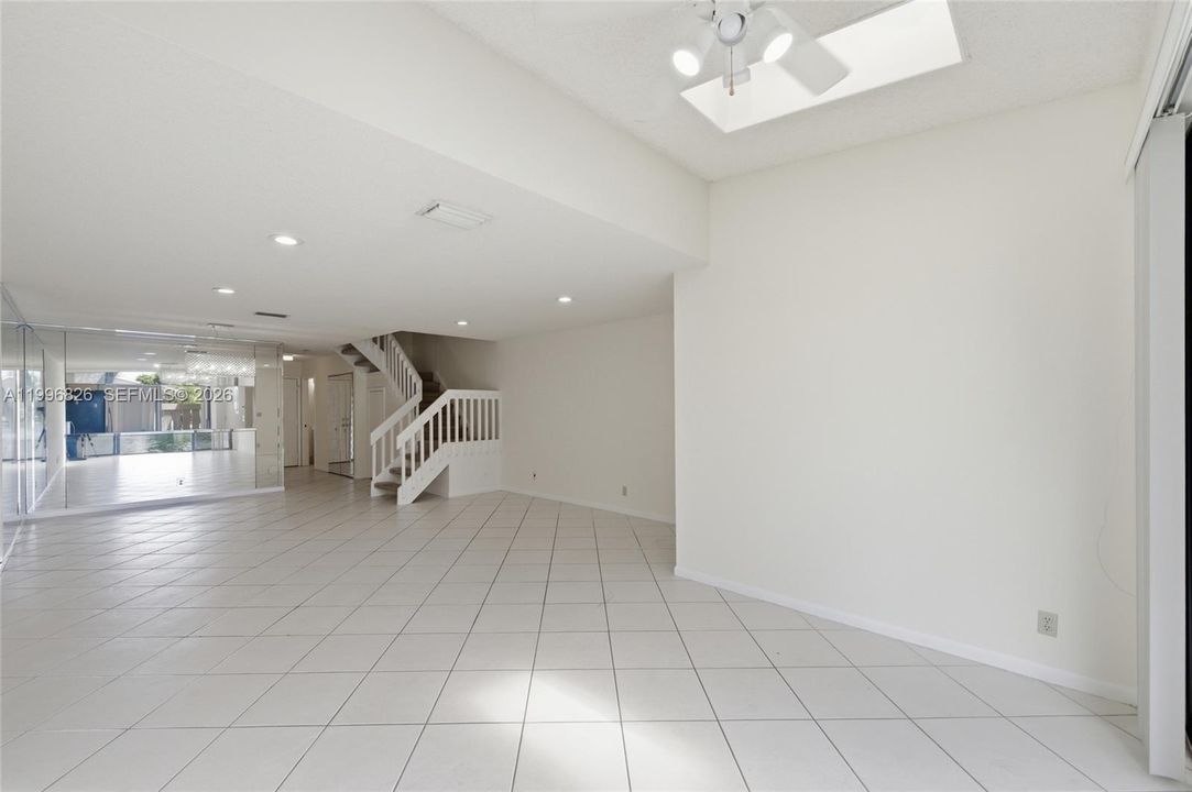 For Sale: $299,000 (2 beds, 2 baths, 1355 Square Feet)