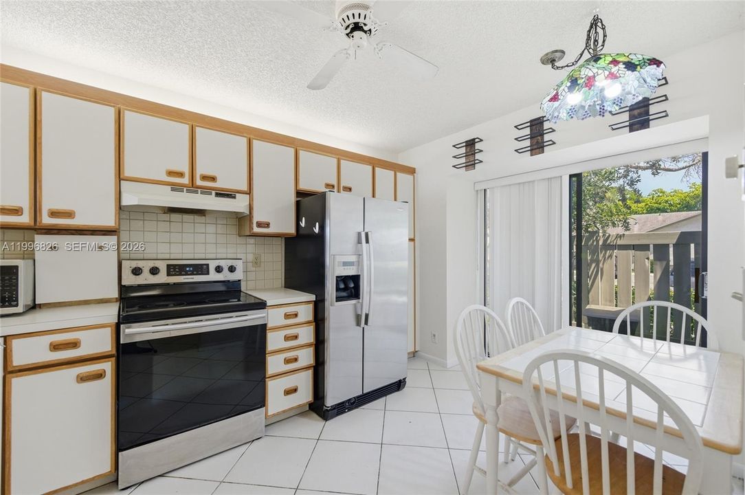 For Sale: $299,000 (2 beds, 2 baths, 1355 Square Feet)