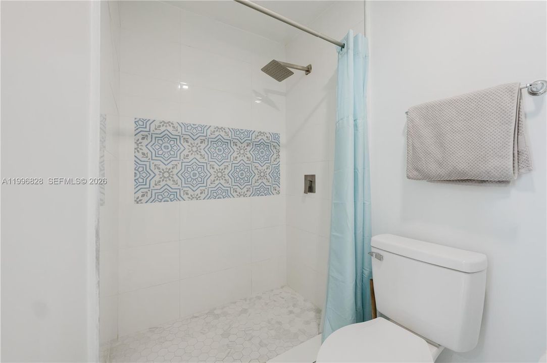 Под контрактом: $790,000 (3 спален, 2 ванн, 1846 Квадратных фут)