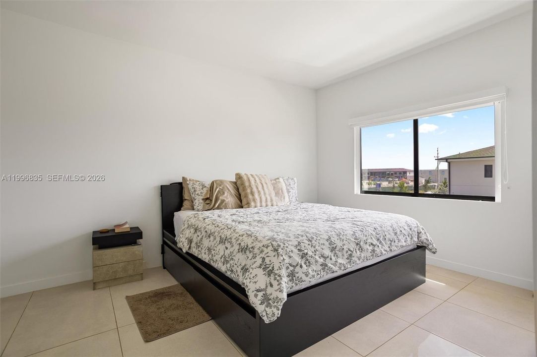Active With Contract: $585,000 (5 beds, 4 baths, 1902 Square Feet)