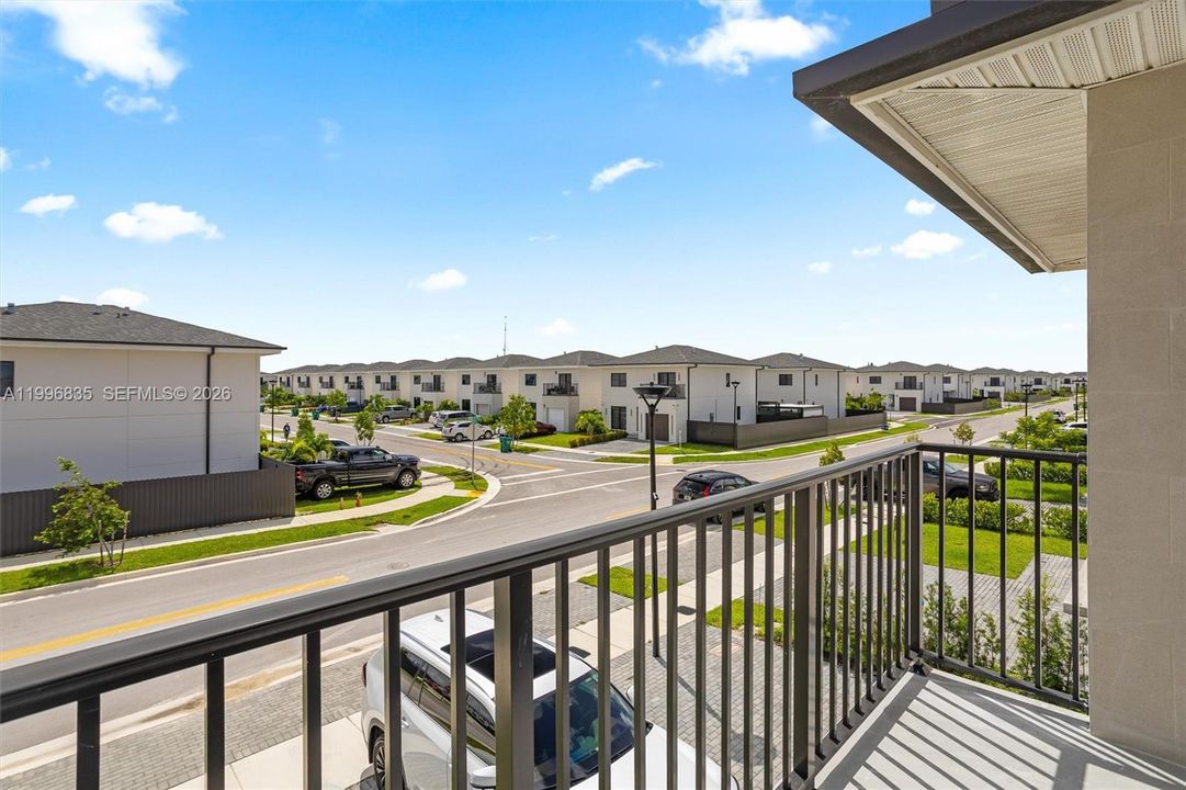 Active With Contract: $585,000 (5 beds, 4 baths, 1902 Square Feet)
