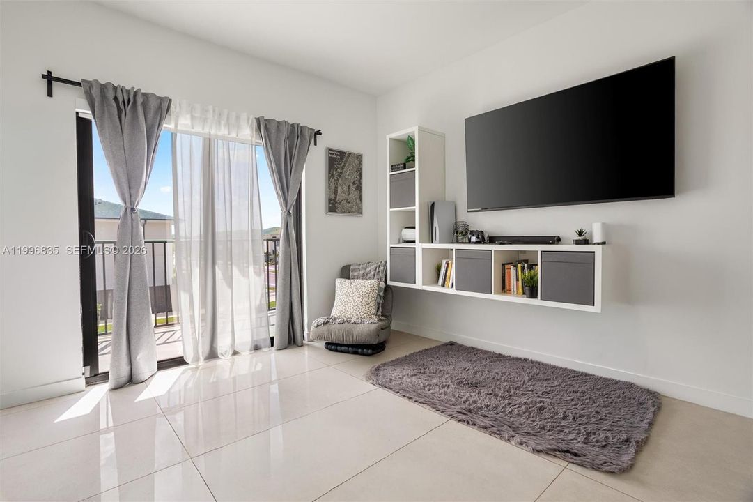 Active With Contract: $585,000 (5 beds, 4 baths, 1902 Square Feet)