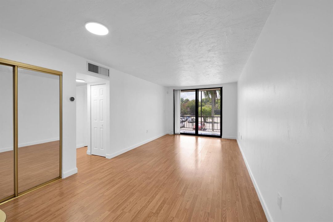 7100 NW 17th St Unit 217 00001