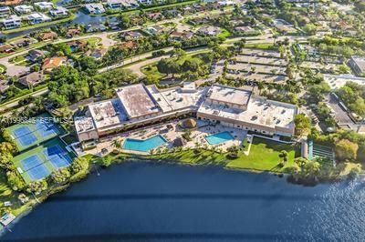 Active With Contract: $2,350 (1 beds, 1 baths, 960 Square Feet)
