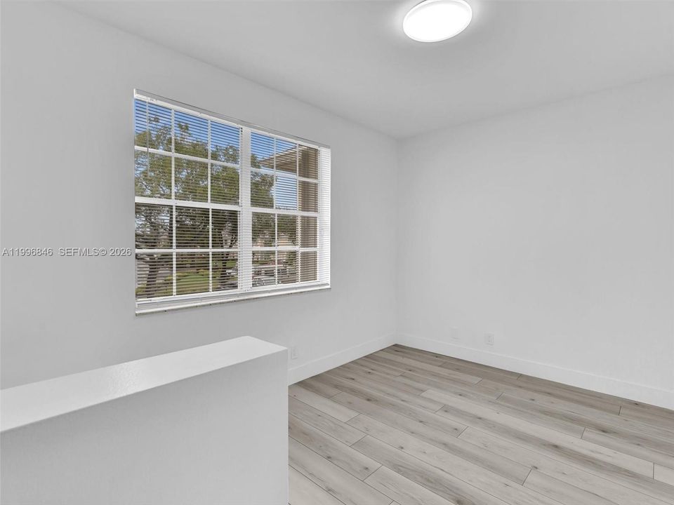 Active With Contract: $2,350 (1 beds, 1 baths, 960 Square Feet)