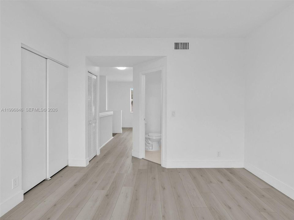 Active With Contract: $2,350 (1 beds, 1 baths, 960 Square Feet)