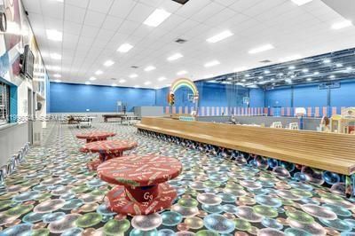 Active With Contract: $2,350 (1 beds, 1 baths, 960 Square Feet)