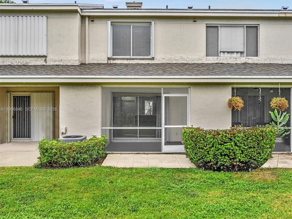 Active With Contract: $2,350 (1 beds, 1 baths, 960 Square Feet)
