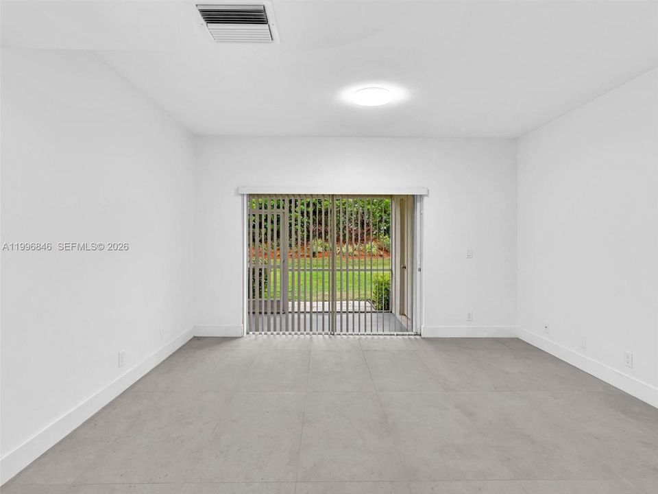 Active With Contract: $2,350 (1 beds, 1 baths, 960 Square Feet)